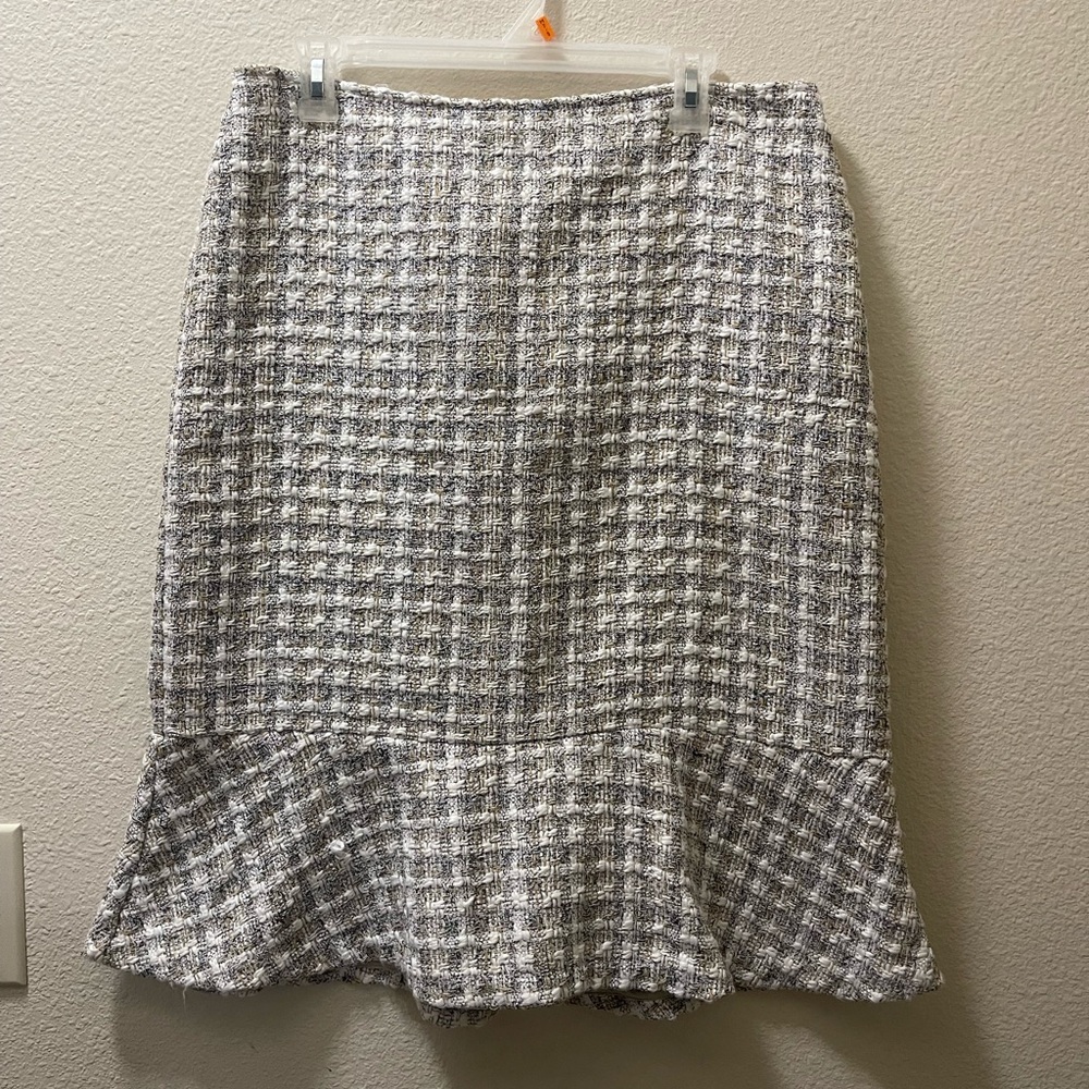 Elegant Gray Tweed Skirt